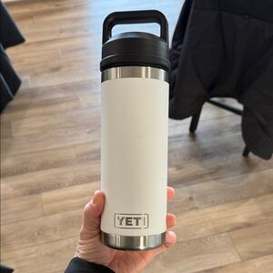 YETI White and Black Insulated Bottle - 28 oz